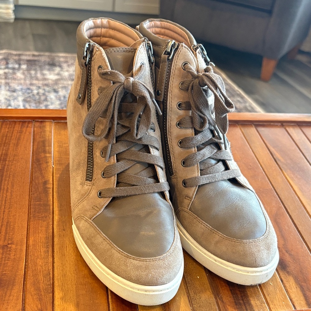 Linea Paolo Niya Hidden Wedge Sneaker Taupe Brown Shoes Women's Size 9